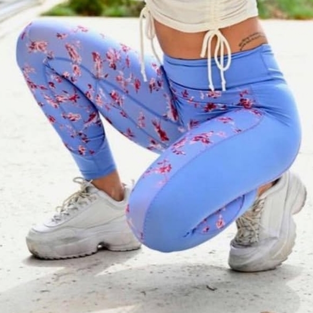 Fabletics Blue Floral Leggings Size 3X Mew Year New You - Picture 13 of 16